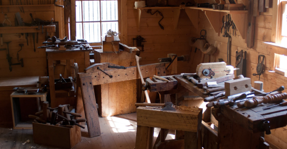 How to Build A Small Woodworking Shop at Home